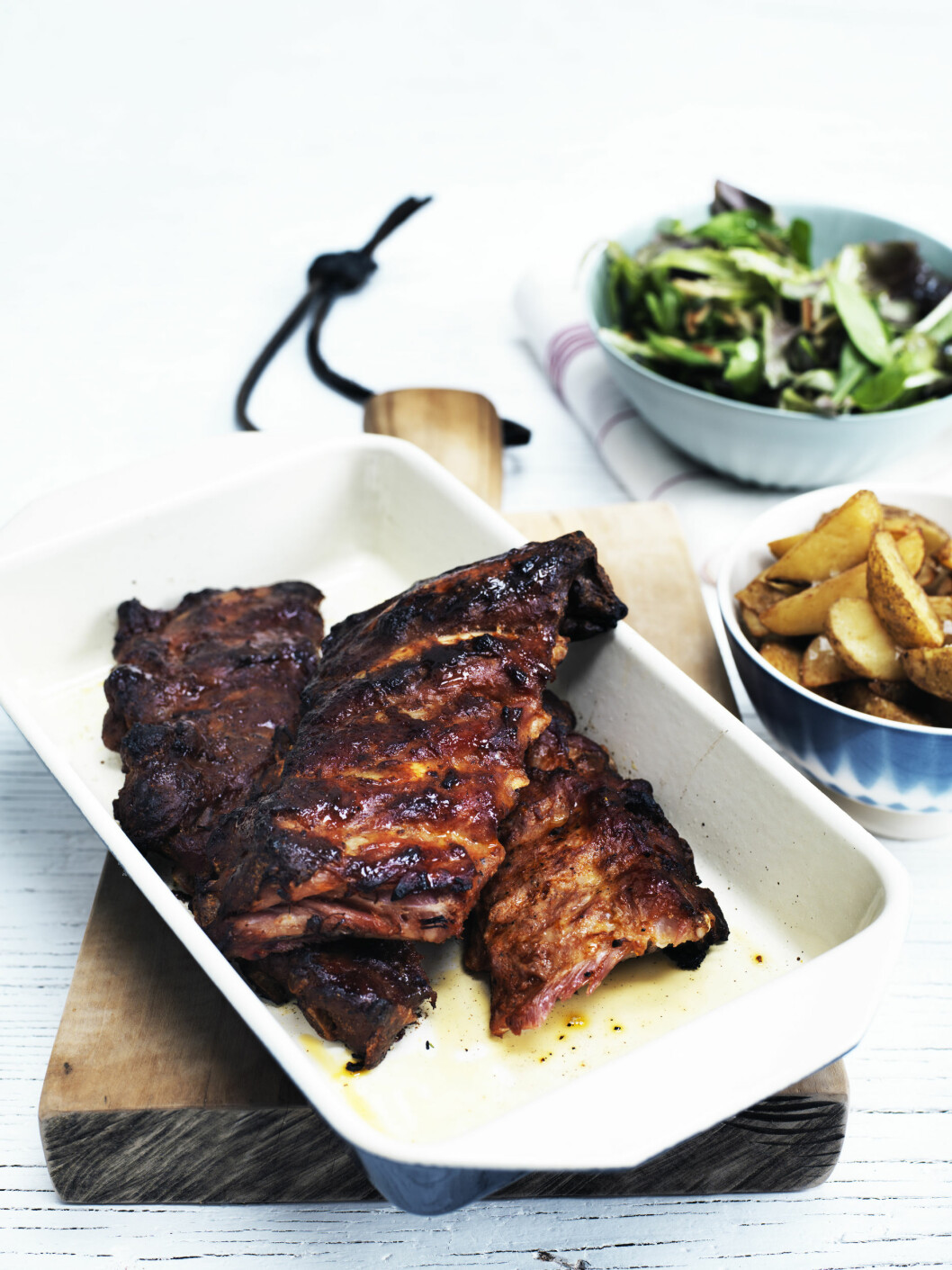 SPARERIBS: Et herlig og amerikansk måltid som du kan nyte sammen med hele familien. Foto: Columbus Leth SPARERIBS: Et herlig og amerikansk måltid som du kan nyte sammen med hele familien. Foto: Columbus Leth