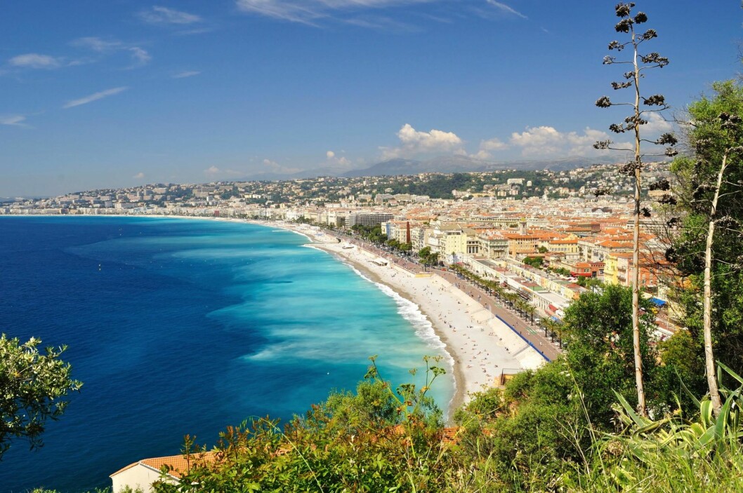 Nesten uendelig: Nice kan skilte med fem kilometer bystrand. Foto: Shutterstock Nesten uendelig: Nice kan skilte med fem kilometer bystrand. Foto: Shutterstock