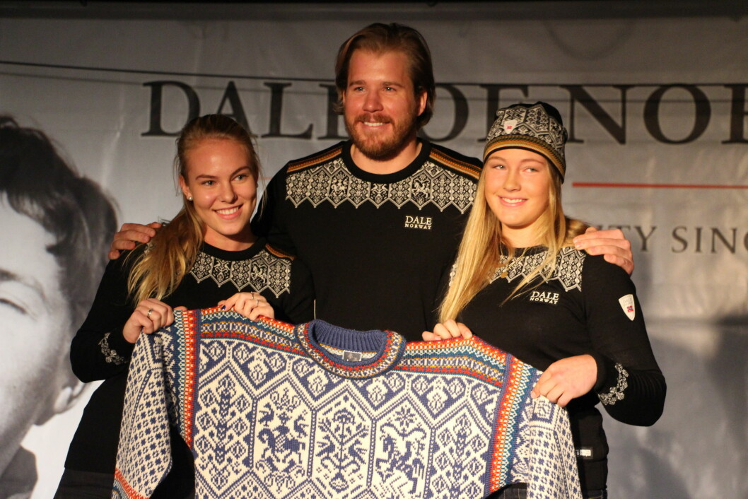 UNGDOMS-OL: Slik ser genseren til vinterens store begivenhet ut: Ungdoms-OL i Lillehammer. Kjetil Jansrud (30) poserer med to potensielle OL-deltakere. Foto: KK.no UNGDOMS-OL: Slik ser genseren til vinterens store begivenhet ut: Ungdoms-OL i Lillehammer. Kjetil Jansrud (30) poserer med to potensielle OL-deltakere. Foto: KK.no