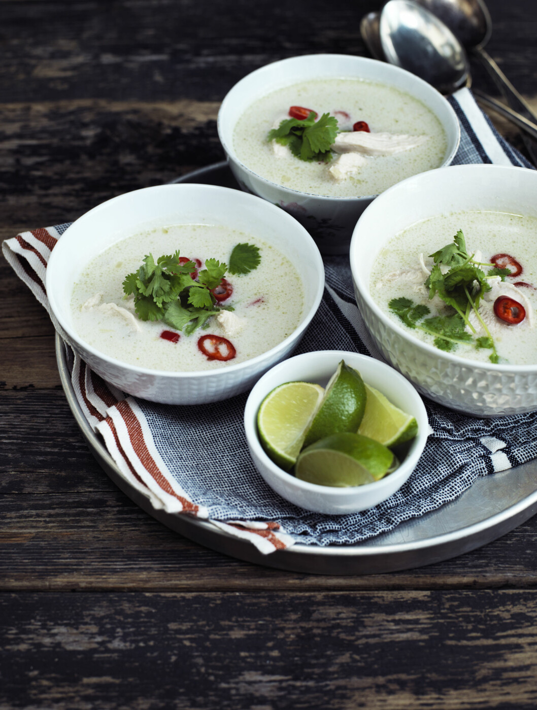 <strong>THAI KOKOS- KYLLINGSUPPE:</strong> Fyldig suppe fra det thailandske kjøkken. Foto: Columbus Leth <strong>THAI KOKOS- KYLLINGSUPPE:</strong> Fyldig suppe fra det thailandske kjøkken. Foto: Columbus Leth