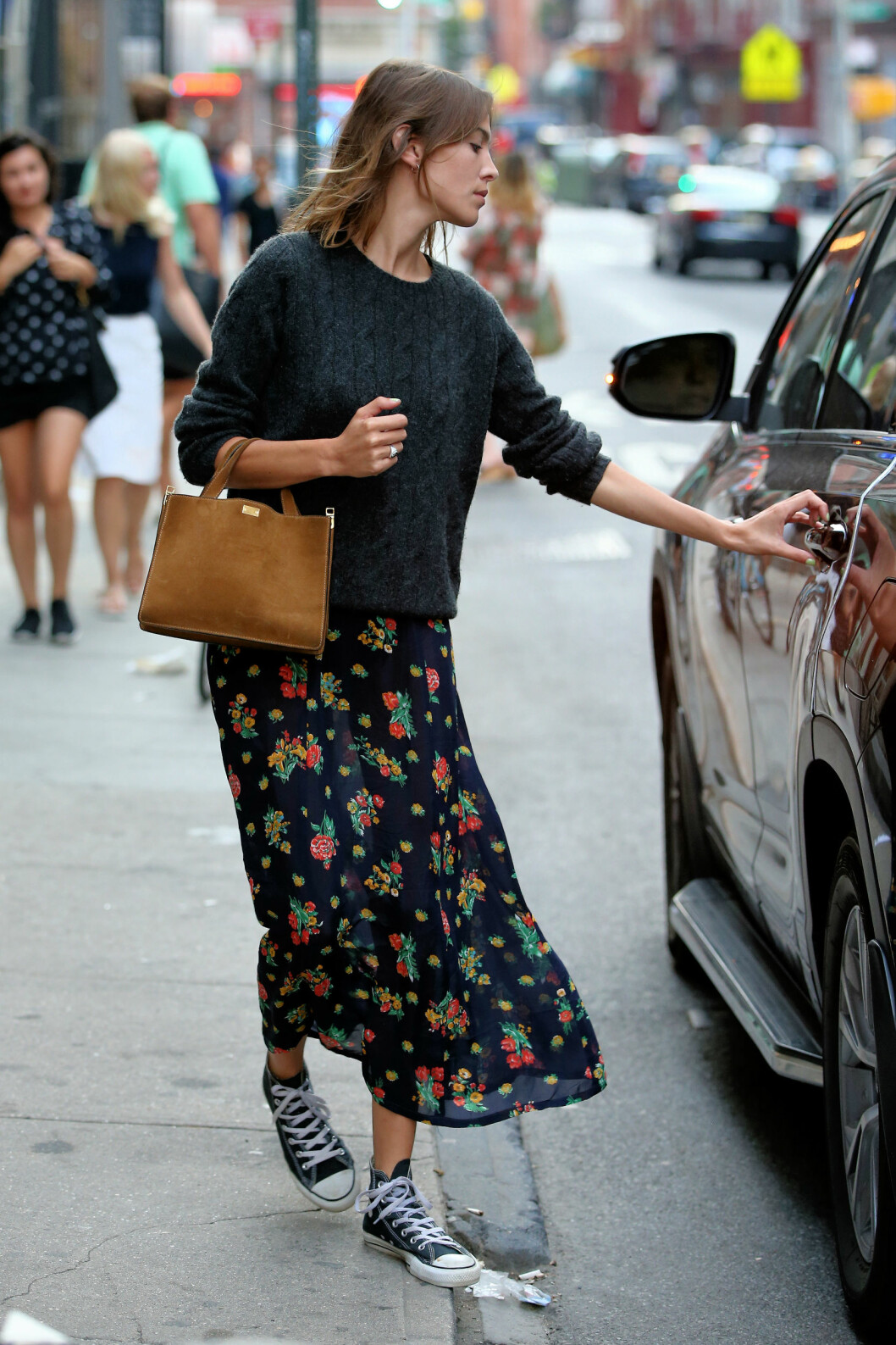 HEVER ANTREKKET: Fashionistaen Alexa Chung på vei til middag i New York, iført en semsket skinnveske i en lekker kamelfarge.
Pictured: Alexa Chung
Ref: SPL1113571 310815
Picture by: Christopher Peterson/Splash News
Splash News and Pictures
Los Angeles: 310-821-2666
New York: 212-619-2666
London: 870-934-2666
photodesk@splashnews.com
Foto: Splash News HEVER ANTREKKET: Fashionistaen Alexa Chung på vei til middag i New York, iført en semsket skinnveske i en lekker kamelfarge.
Pictured: Alexa Chung
Ref: SPL1113571 310815
Picture by: Christopher Peterson/Splash News
Splash News and Pictures
Los Angeles: 310-821-2666
New York: 212-619-2666
London: 870-934-2666
photodesk@splashnews.com
Foto: Splash News