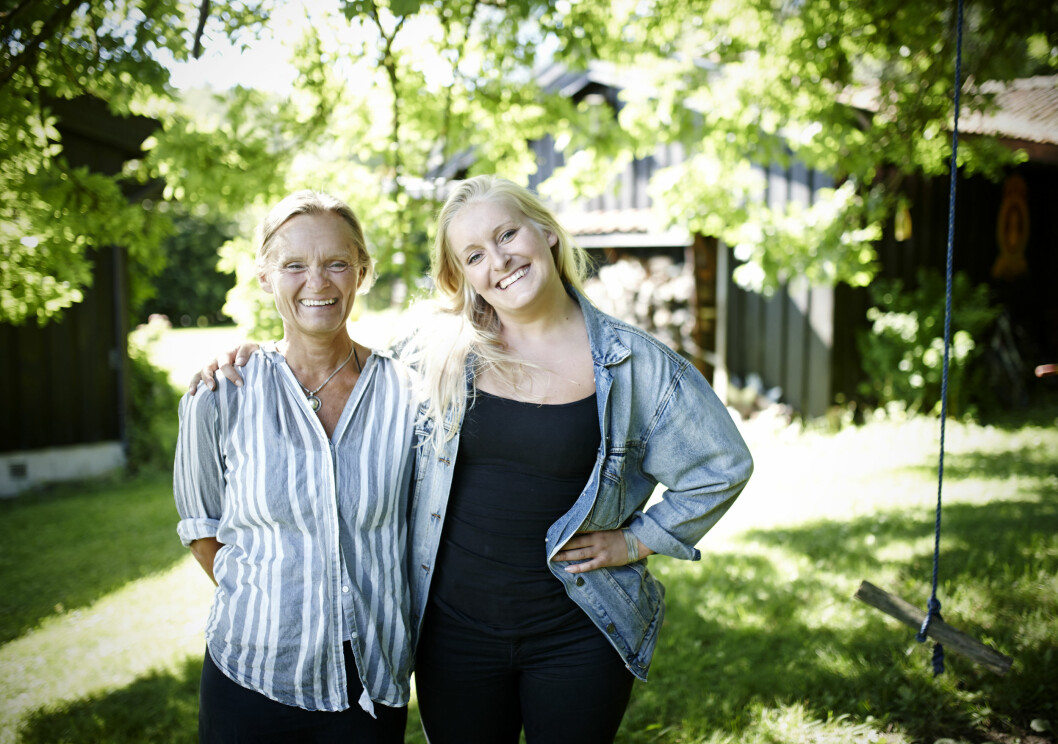 RINGTE RUNDT: – Det var selvsagt flaut at mamma ringte rundt til vennene mine og kontrollerte, men jeg hadde nok utnyttet situasjonen om hun hadde vært slappere, sier Tuva. Foto: Geir Dokken RINGTE RUNDT: – Det var selvsagt flaut at mamma ringte rundt til vennene mine og kontrollerte, men jeg hadde nok utnyttet situasjonen om hun hadde vært slappere, sier Tuva. Foto: Geir Dokken