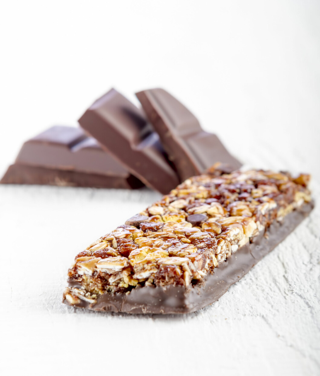 IKKE SÆRLIG SUNT: Mange av barene på markedet inneholder mye sukker, og da spesielt de som er trukket med sjokolade. Foto: manaemedia - Fotolia IKKE SÆRLIG SUNT: Mange av barene på markedet inneholder mye sukker, og da spesielt de som er trukket med sjokolade. Foto: manaemedia - Fotolia