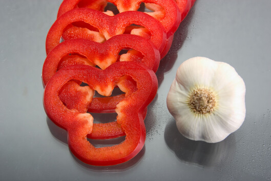KAN HA EN VIRKNING: Hvitløk og paprika er matvarer som kan gjøre svettelukten verre, ifølge Lønning. Foto: Scanpix KAN HA EN VIRKNING: Hvitløk og paprika er matvarer som kan gjøre svettelukten verre, ifølge Lønning. Foto: Scanpix