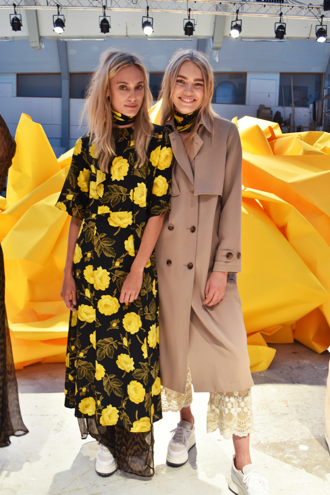 <strong>BLOMSTERMØNSTER:</strong> Det gule og svarte blomstermønsteret blir hot hos Ganni neste sommer. Foto: Nathalie Helgerud <strong>BLOMSTERMØNSTER:</strong> Det gule og svarte blomstermønsteret blir hot hos Ganni neste sommer. Foto: Nathalie Helgerud