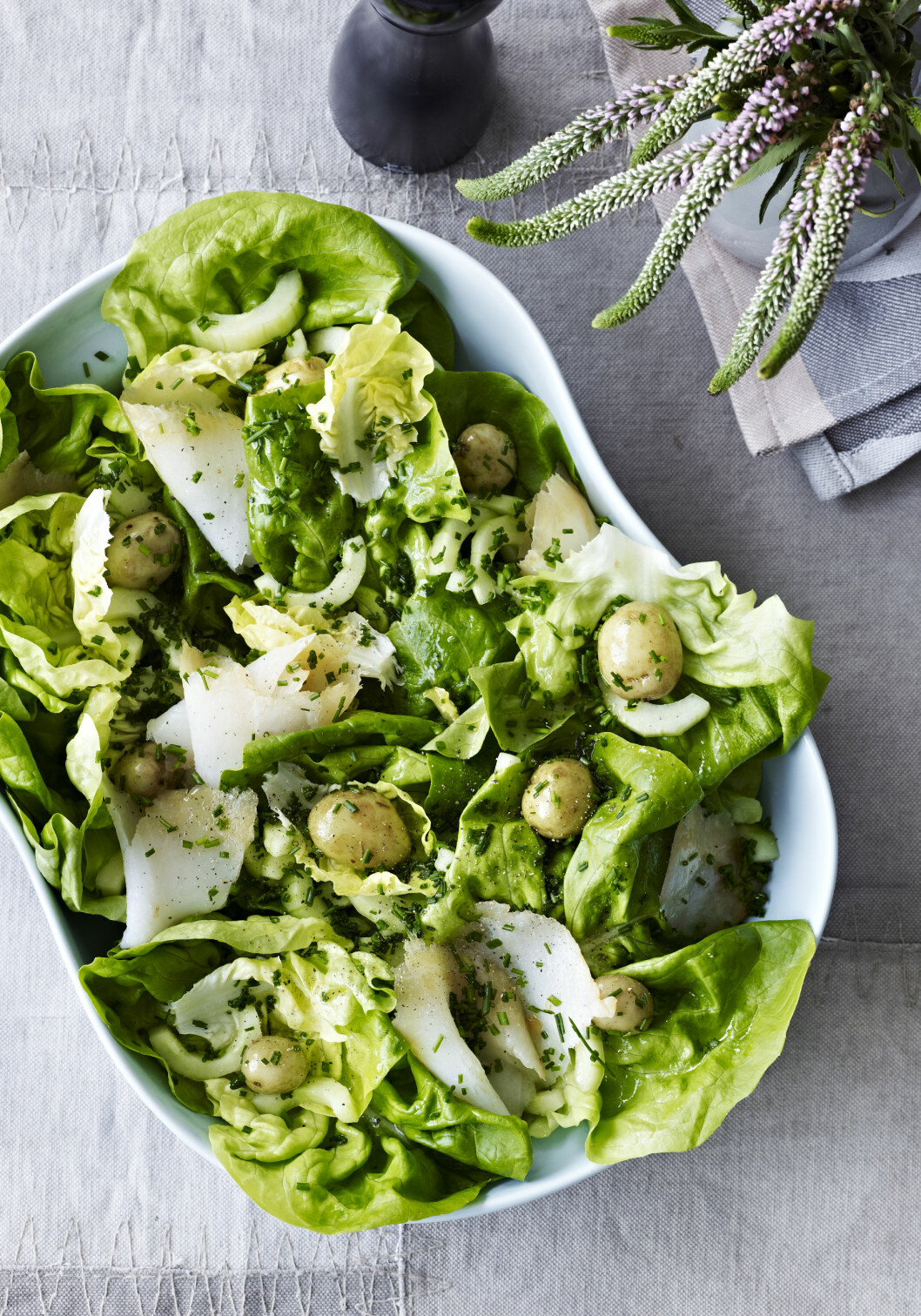 Salat med røkt kveite og nypoteter Foto: All Over Press Salat med røkt kveite og nypoteter Foto: All Over Press