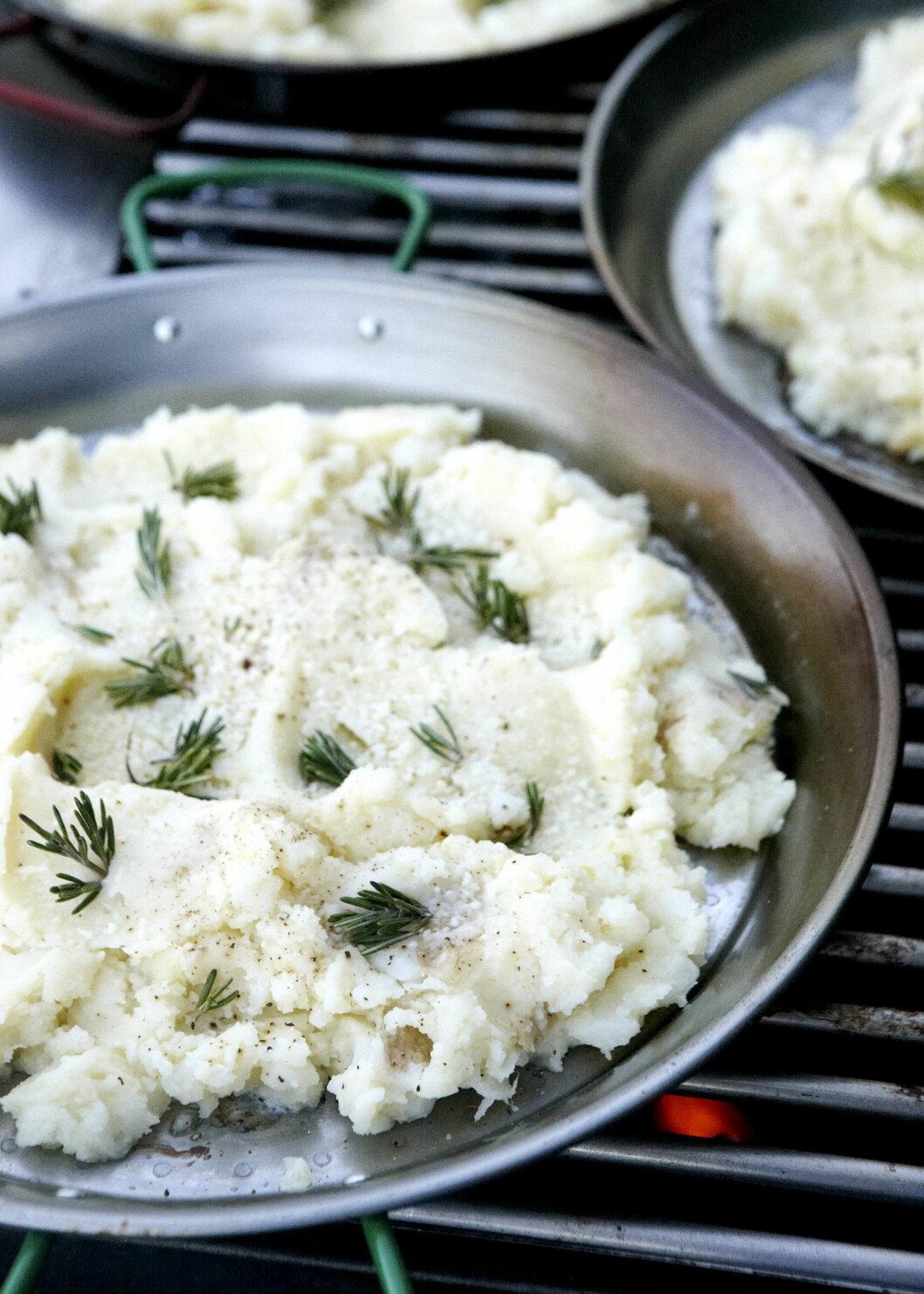 <strong>POTETMOS:</strong> Med parmesan, rosmarin og hvitløk. Foto: Martin Löf <strong>POTETMOS:</strong> Med parmesan, rosmarin og hvitløk. Foto: Martin Löf