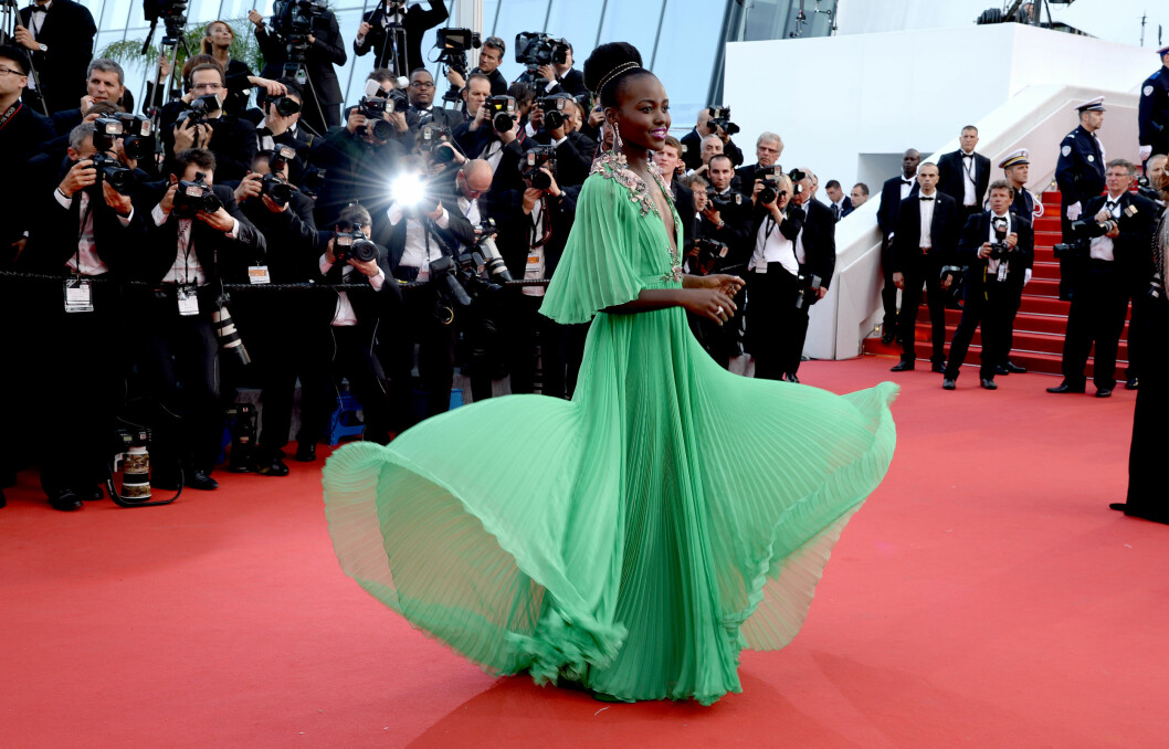 SE MIN KJOLE: Lupita Nyong'o er en favoritt blant fotografene. Foto: Abaca Scanpix SE MIN KJOLE: Lupita Nyong'o er en favoritt blant fotografene. Foto: Abaca Scanpix