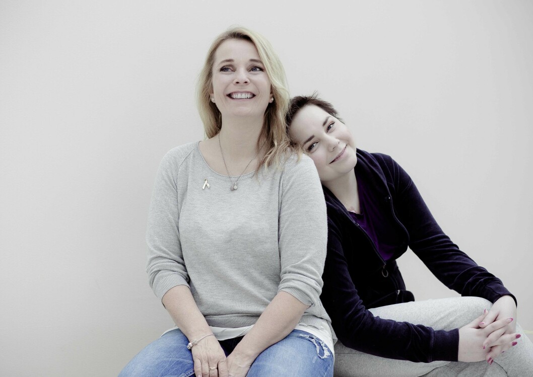 EN DAG OM GANGEN: Hilde og Ingvild tar en dag om gangen. De tør ikke å se for langt framover. Foto: Astrid Waller EN DAG OM GANGEN: Hilde og Ingvild tar en dag om gangen. De tør ikke å se for langt framover. Foto: Astrid Waller