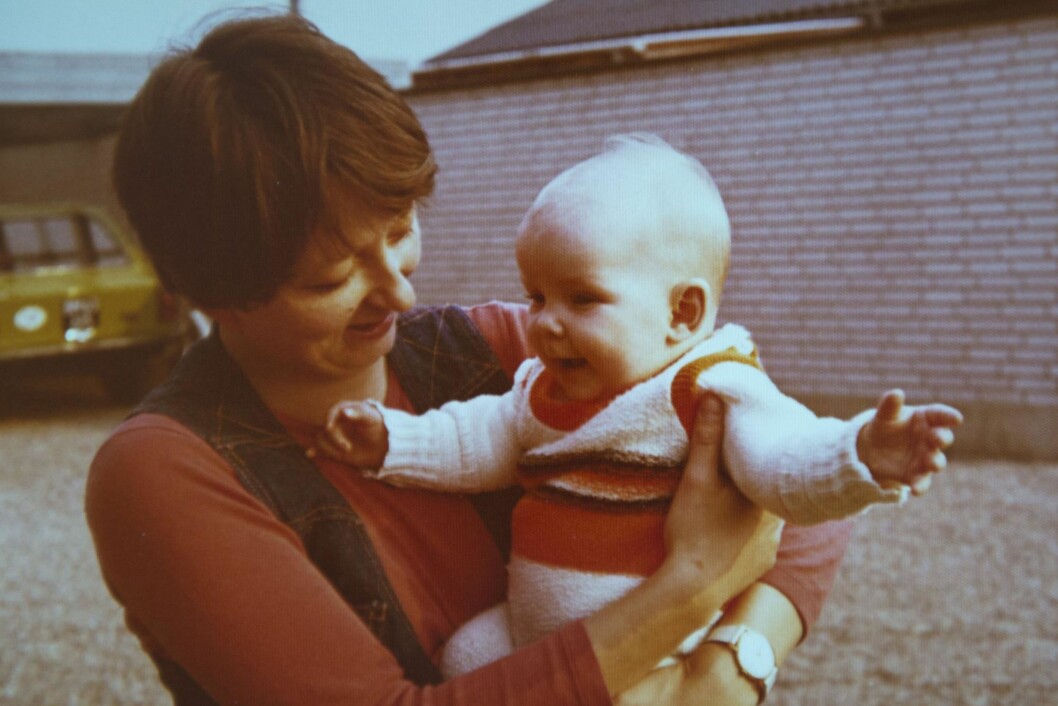 GODE MINNER: Rikkes liv startet med en god barndom, men etter hvert gikk det galt. Her er Rikke som baby med moren sin. Foto: Privat GODE MINNER: Rikkes liv startet med en god barndom, men etter hvert gikk det galt. Her er Rikke som baby med moren sin. Foto: Privat