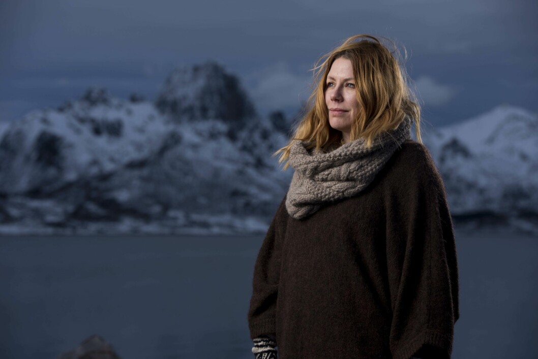 MÅ INGENTING: «Jeg må ingenting» er mottoet til Caroline nå. Det har hun arvet etter faren. I det legger hun at hun vil selv velge hva hun gjør. Foto: Stein Inge Pedersen MÅ INGENTING: «Jeg må ingenting» er mottoet til Caroline nå. Det har hun arvet etter faren. I det legger hun at hun vil selv velge hva hun gjør. Foto: Stein Inge Pedersen