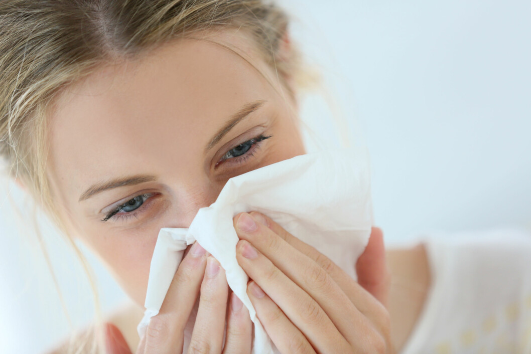 TETT NESE: Et typisk symptom på bihulebetennelse er tett nese. Man kan også oppleve puss og slim fra nesen. Foto: goodluz - Fotolia TETT NESE: Et typisk symptom på bihulebetennelse er tett nese. Man kan også oppleve puss og slim fra nesen. Foto: goodluz - Fotolia