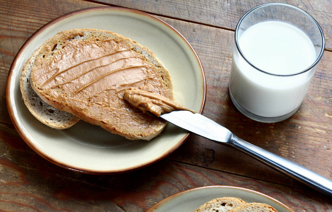 SUPERT PÅLEGG: Peanøttsmør er et næringsrikt og sunt pålegg, selv om det er kaloririkt. Foto: themalni - Fotolia SUPERT PÅLEGG: Peanøttsmør er et næringsrikt og sunt pålegg, selv om det er kaloririkt. Foto: themalni - Fotolia