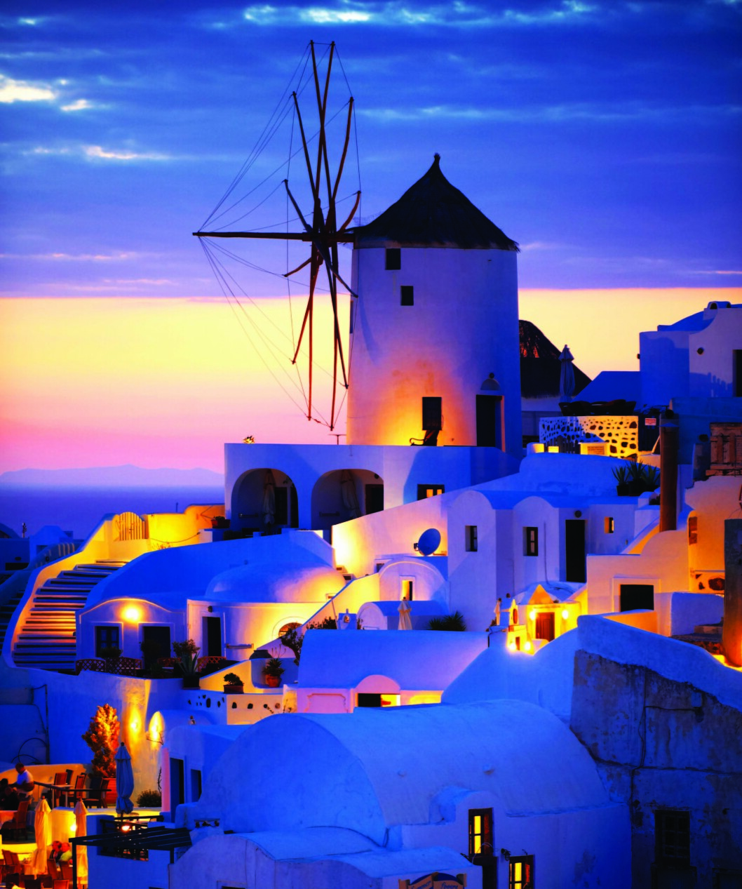 SANTORINI: Det kalles Hellas' vakreste øy, og det er ikke vanskelig å bli forelsket både i - og på Santorini. Foto: All Over Press SANTORINI: Det kalles Hellas' vakreste øy, og det er ikke vanskelig å bli forelsket både i - og på Santorini. Foto: All Over Press