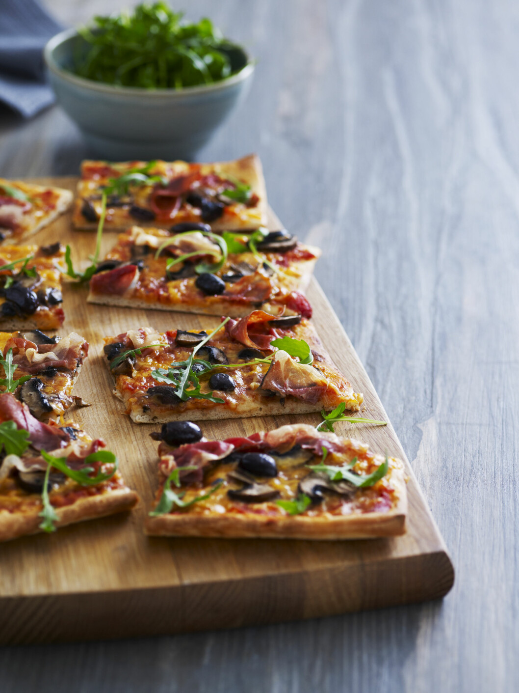 TIPS: Liker du krydret mat, bytter du ut skinken med italiensk pølse, for eksempel salsiccia, eller spansk chorizo. Foto: All Over Press TIPS: Liker du krydret mat, bytter du ut skinken med italiensk pølse, for eksempel salsiccia, eller spansk chorizo. Foto: All Over Press