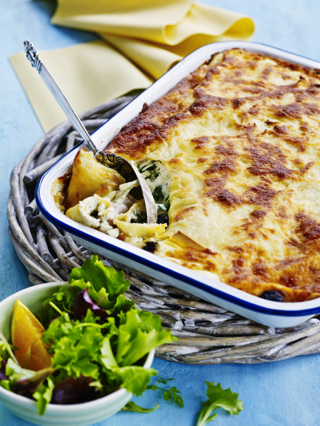 <strong>ENDELIG FREDAG:</strong> Piff opp lasagnen med fisk og nye smaker. Appelsin, fenikkel og spinat er supergodt! Foto: All Over Press <strong>ENDELIG FREDAG:</strong> Piff opp lasagnen med fisk og nye smaker. Appelsin, fenikkel og spinat er supergodt! Foto: All Over Press