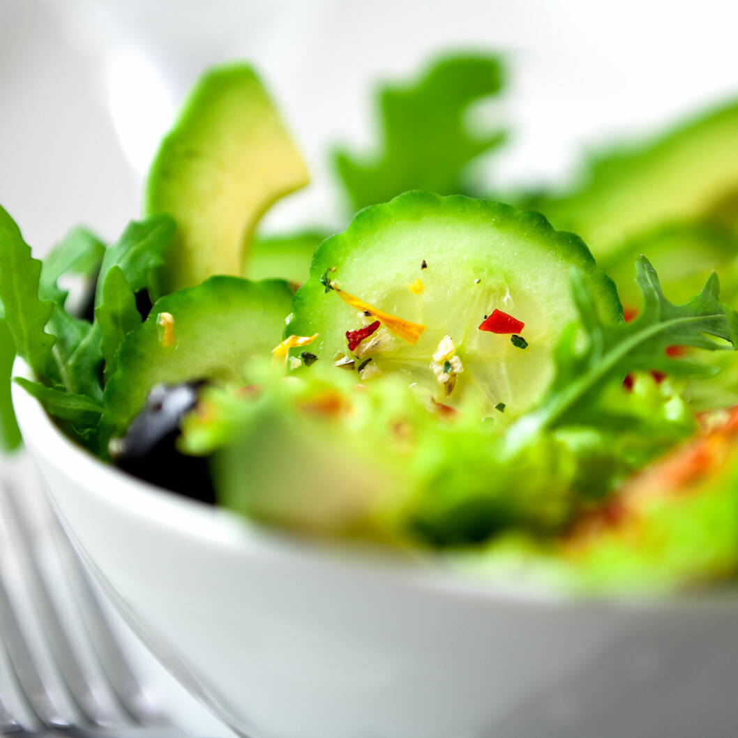 ÉN OM DAGEN: Du kan fint spise én avokado om dagen, selv om den er kaloririk, forklarer kostholdseksperten. Bruk frukten i salater, på brødskiva eller som dressing eller saus. Foto: B. and E. Dudzinscy - Fotolia ÉN OM DAGEN: Du kan fint spise én avokado om dagen, selv om den er kaloririk, forklarer kostholdseksperten. Bruk frukten i salater, på brødskiva eller som dressing eller saus. Foto: B. and E. Dudzinscy - Fotolia