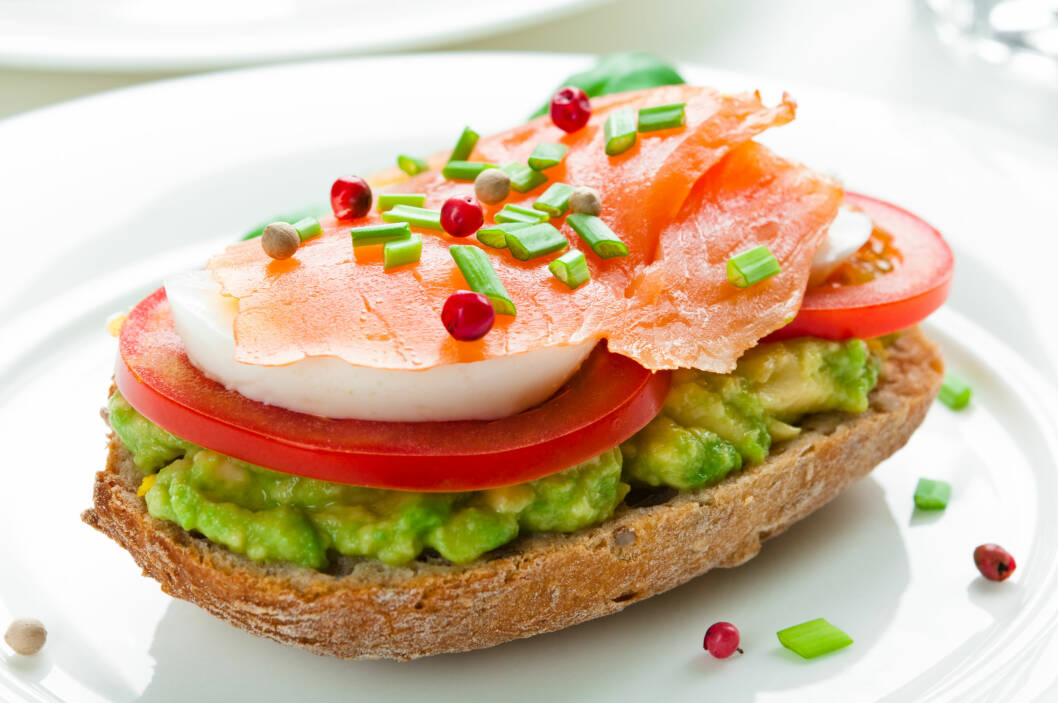 BEDRE ENN SMØR: Bytt ut smøret med avokado for en sunnere brødskive. Foto: Tiramisu Studio - Fotolia BEDRE ENN SMØR: Bytt ut smøret med avokado for en sunnere brødskive. Foto: Tiramisu Studio - Fotolia