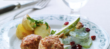 Kjøttboller med poteter og waldorfsalat Kjøttboller med poteter og waldorfsalat