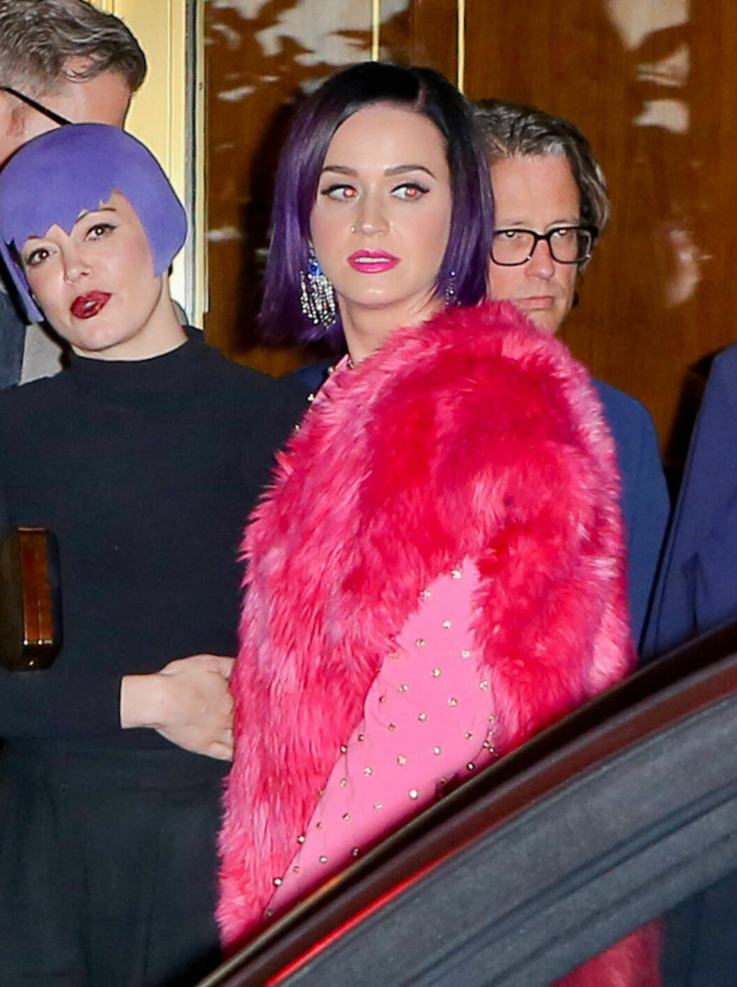 LILLA ER HOT: Å farge håret sitt lilla er noe mange gjør nå, inkludert popstjernen Katy Perry og stilikon Nicole Rochie, men med en hatt så slipper du å ta steget helt ut. Foto: Keith-Nichole-Juliano-FK-Rol/X1/ LILLA ER HOT: Å farge håret sitt lilla er noe mange gjør nå, inkludert popstjernen Katy Perry og stilikon Nicole Rochie, men med en hatt så slipper du å ta steget helt ut. Foto: Keith-Nichole-Juliano-FK-Rol/X1/