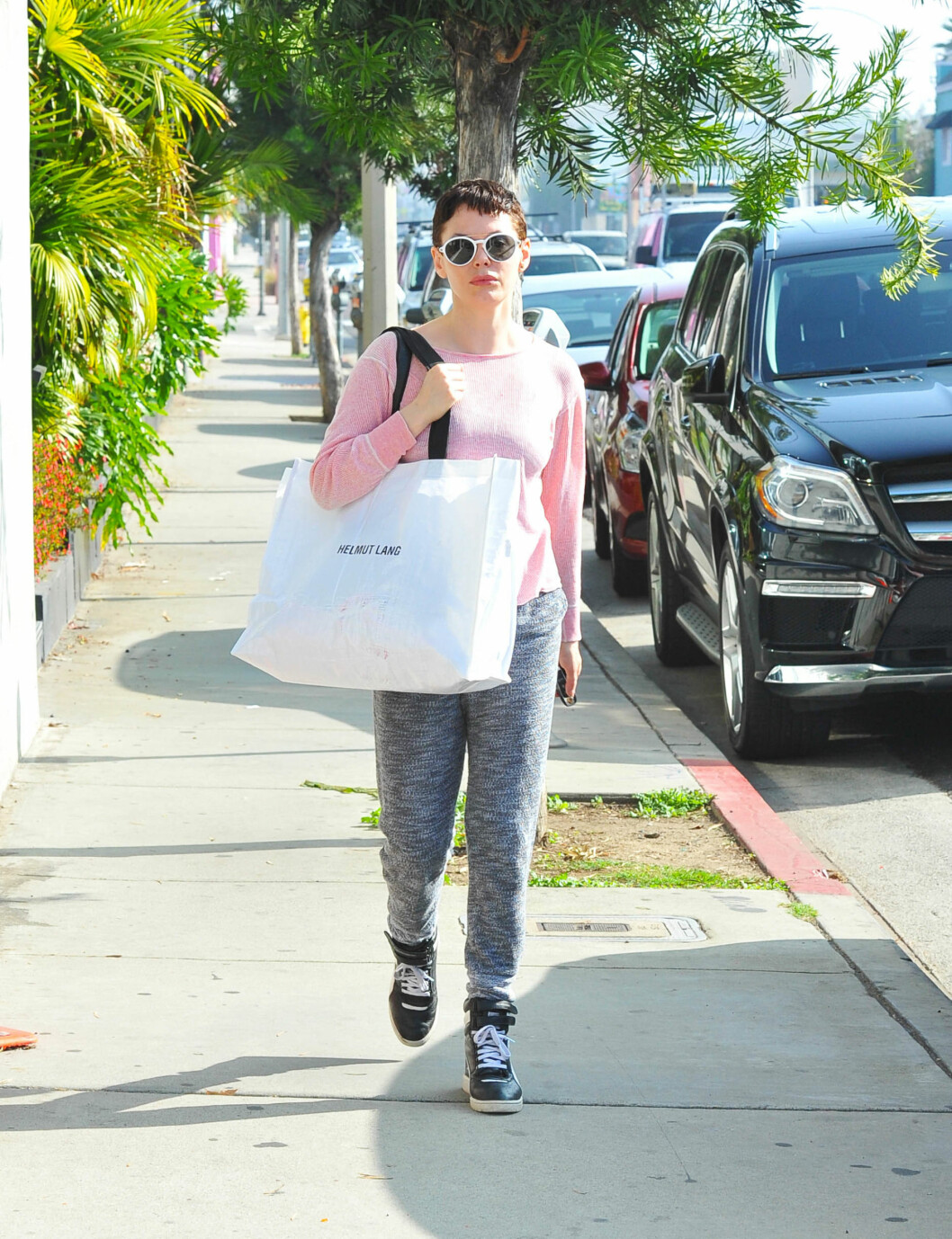 PASTELLER: Rose McGowan i avslappet antrekk i søte farger og mønstre.
Foto: Splash News/ All Over Press PASTELLER: Rose McGowan i avslappet antrekk i søte farger og mønstre.
Foto: Splash News/ All Over Press