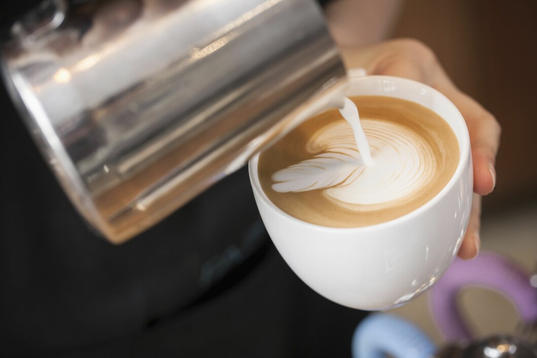 KALSIUM: Melken i kaffe latten gir deg påfyll av et svært viktig næringsstoff. Foto: All Over Press KALSIUM: Melken i kaffe latten gir deg påfyll av et svært viktig næringsstoff. Foto: All Over Press