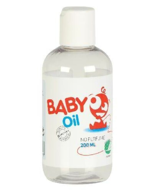 MYKGJØR: Babyolje gir deg en tettere barbering, samtidig som det gir huden pleie og fuktighet. Genialt for vintertørre legger. Baby Oil fra Dermica, kr 89,90. MYKGJØR: Babyolje gir deg en tettere barbering, samtidig som det gir huden pleie og fuktighet. Genialt for vintertørre legger. Baby Oil fra Dermica, kr 89,90.