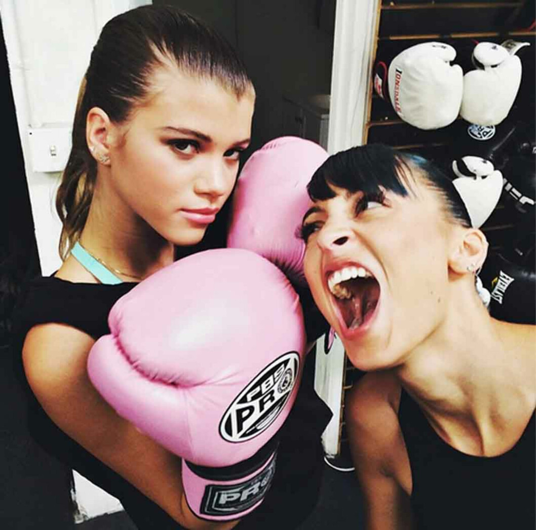 <strong>LÅNER KLÆR AV SØSTER NICOLE:</strong> Sofia Richie er heldig som har tilgang til klesskapet til storesøster og stilikon Nicole, og hun sier hun får mye inspirasjon fra henne. Foto: DIGITAL/EROTEME.CO.UK/All Over P <strong>LÅNER KLÆR AV SØSTER NICOLE:</strong> Sofia Richie er heldig som har tilgang til klesskapet til storesøster og stilikon Nicole, og hun sier hun får mye inspirasjon fra henne. Foto: DIGITAL/EROTEME.CO.UK/All Over P