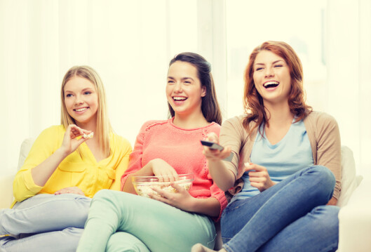KVELDSMAT BLIR KVELDSNACKS: Hvis du kutter ut kveldsmåltidet ender det ofte med at du går for andre fristelser som popcorn og potetgull i stedet. Foto: Fotolia KVELDSMAT BLIR KVELDSNACKS: Hvis du kutter ut kveldsmåltidet ender det ofte med at du går for andre fristelser som popcorn og potetgull i stedet. Foto: Fotolia