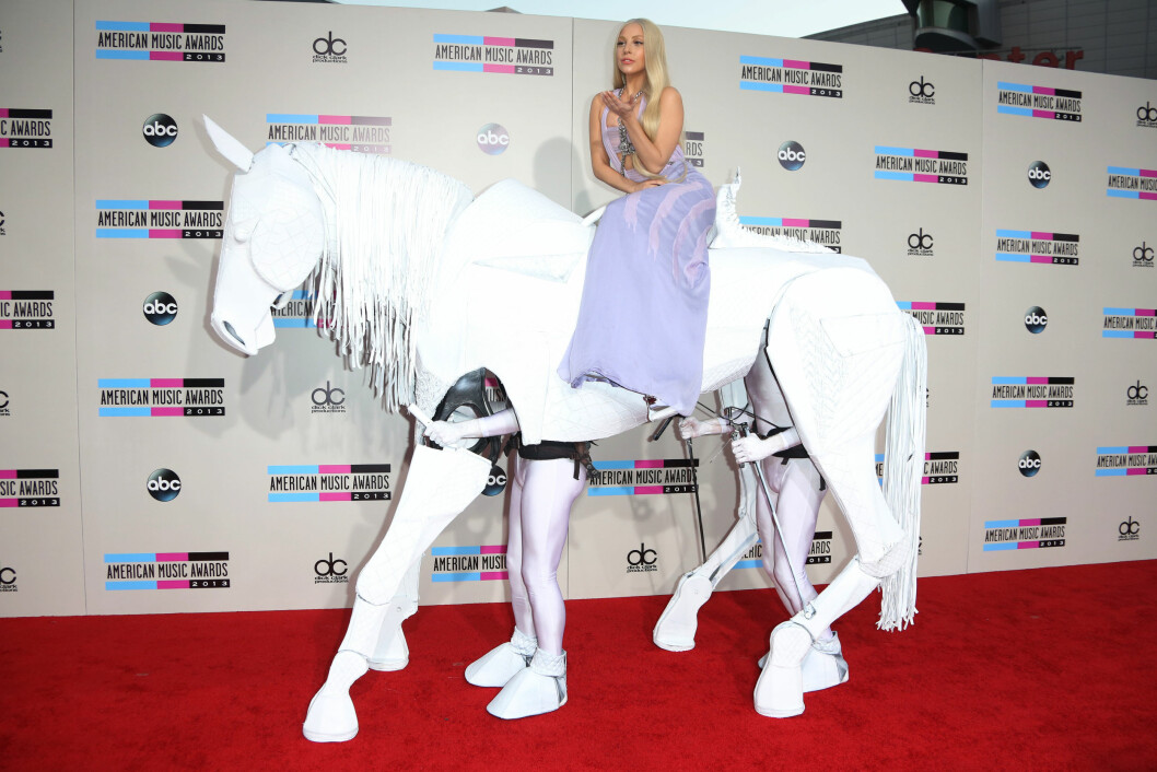 Se stjernenes dristige American Music Awards-antrekk Se stjernenes dristige American Music Awards-antrekk