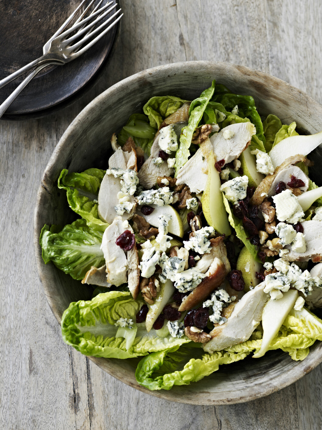 DEILIG SALAT: Stor, mettende salat som kan spises som den er, eller med brød til. Foto: All Over Press DEILIG SALAT: Stor, mettende salat som kan spises som den er, eller med brød til. Foto: All Over Press