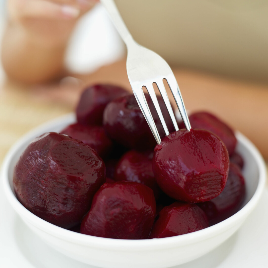 <strong>RØDBETER:</strong> Rødbeter har mørke pigmenter og kan farge urinen dersom du spiser mye av det. Foto: Thinkstock.com <strong>RØDBETER:</strong> Rødbeter har mørke pigmenter og kan farge urinen dersom du spiser mye av det. Foto: Thinkstock.com