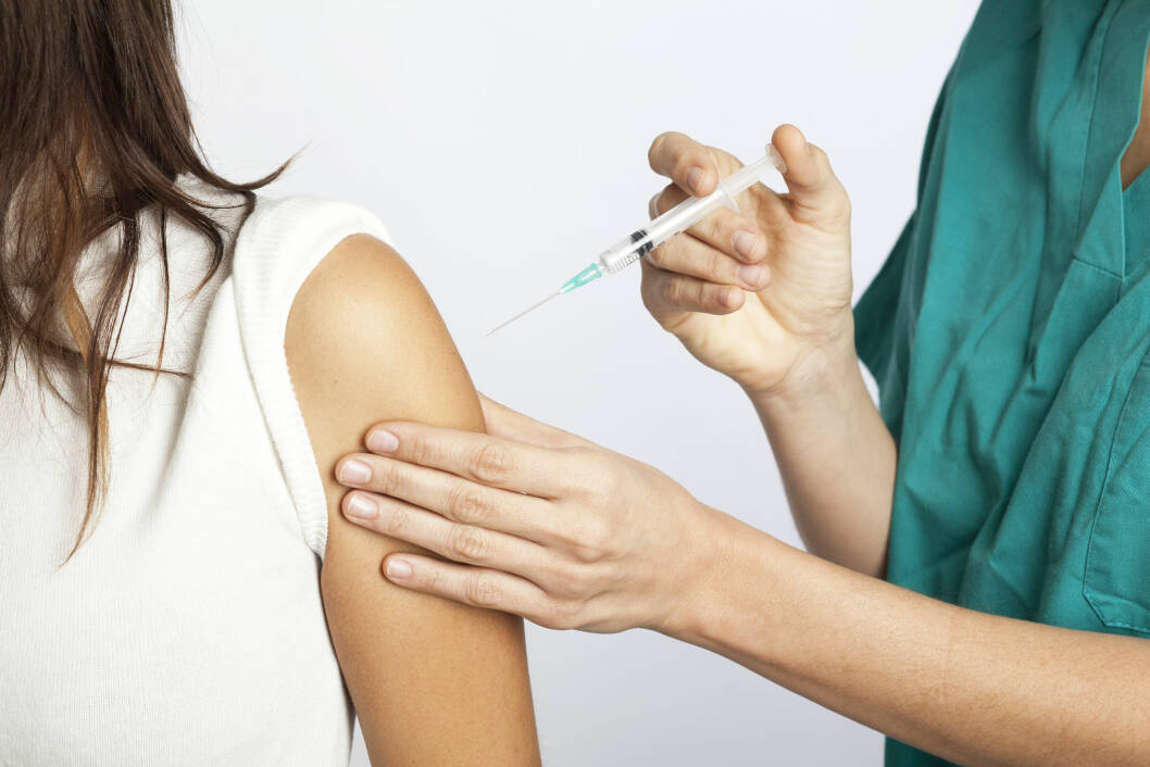 SMITTE: Mange tror at influensavaksinen kan smitte dem med influnsa, men dette stemmer ikke da den er laget av døde virus. Foto: Adam Gregor - Fotolia SMITTE: Mange tror at influensavaksinen kan smitte dem med influnsa, men dette stemmer ikke da den er laget av døde virus. Foto: Adam Gregor - Fotolia