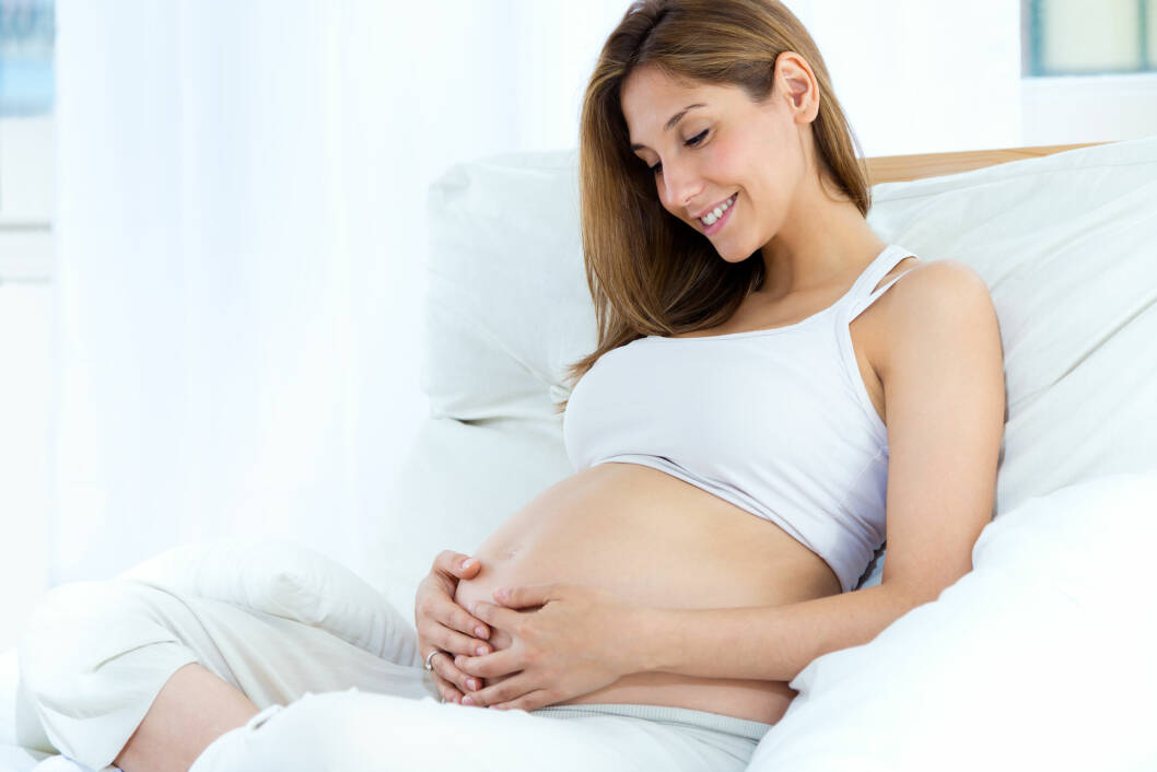 GRAVIDE: En utbredt misforståelse er at gravide ikke kan ta influensavaksinen. Faktisk kan det å ta vaksinen mens man er gravid bekytte barnet de første levemånedene. Foto: nenetus - Fotolia GRAVIDE: En utbredt misforståelse er at gravide ikke kan ta influensavaksinen. Faktisk kan det å ta vaksinen mens man er gravid bekytte barnet de første levemånedene. Foto: nenetus - Fotolia