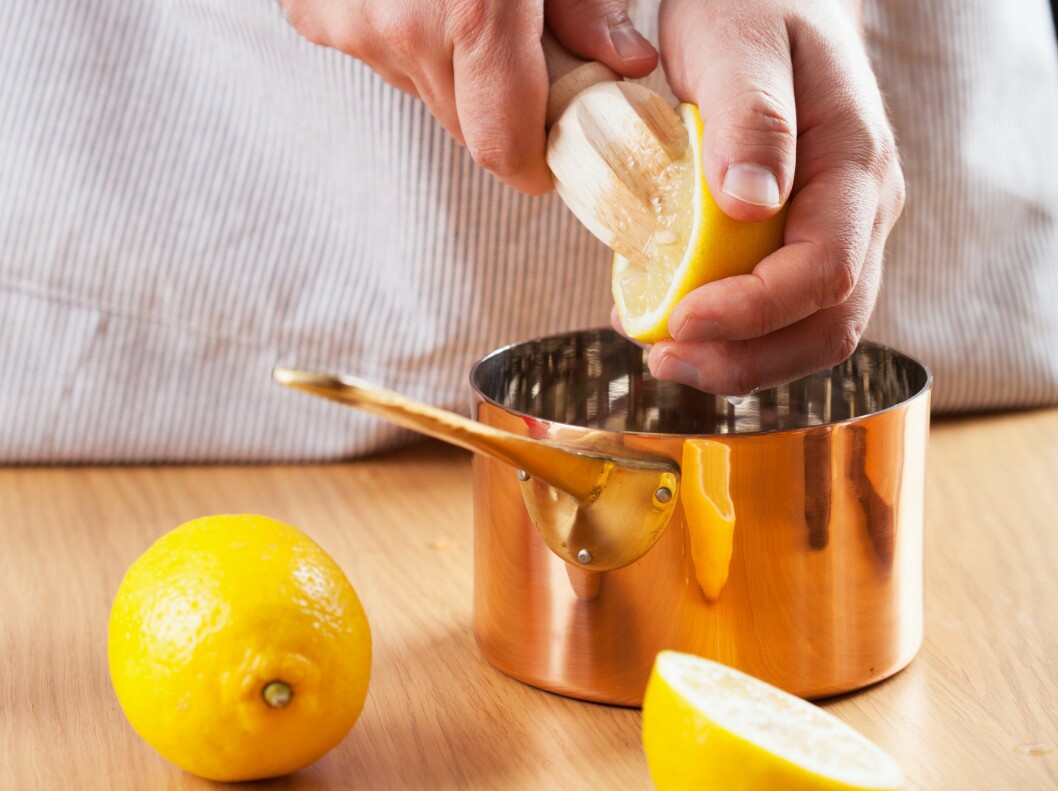 SALT VS. SURT: Sitronsaft kamuflerer noe av saltsmaken. Foto: dusk - Fotolia SALT VS. SURT: Sitronsaft kamuflerer noe av saltsmaken. Foto: dusk - Fotolia