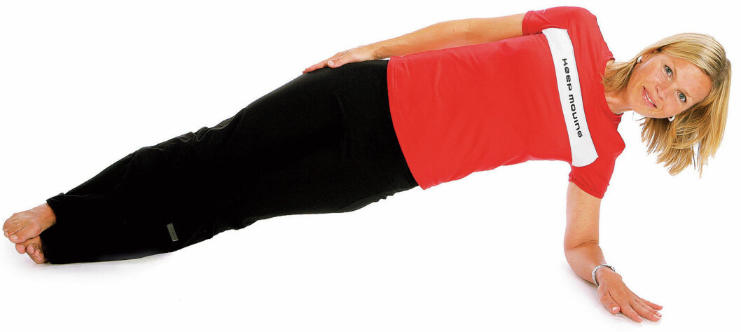 SIDEPLANKE: Her viser treningsekspert Jill Jahrmann hvordan du gjør sideplanken. SIDEPLANKE: Her viser treningsekspert Jill Jahrmann hvordan du gjør sideplanken.