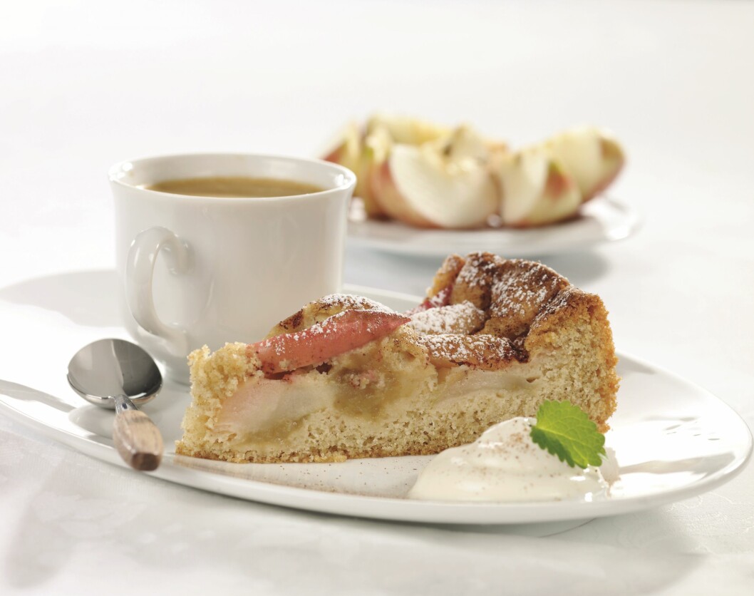 SUNNERE EPLEKAKE: Denne kaken inneholder kun 155 kcal per stykke! Foto: Grete Roede AS SUNNERE EPLEKAKE: Denne kaken inneholder kun 155 kcal per stykke! Foto: Grete Roede AS