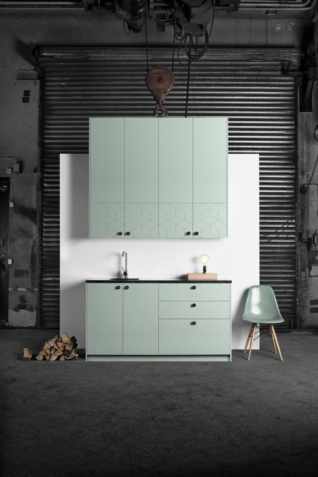 SUPERLEKKER LUKSUS: Ikeas Metodkjøkken har fått nye Illusionfronter fra superfront.com. Knottene i grønn marmor heter Balls. Foto: Produsentene SUPERLEKKER LUKSUS: Ikeas Metodkjøkken har fått nye Illusionfronter fra superfront.com. Knottene i grønn marmor heter Balls. Foto: Produsentene