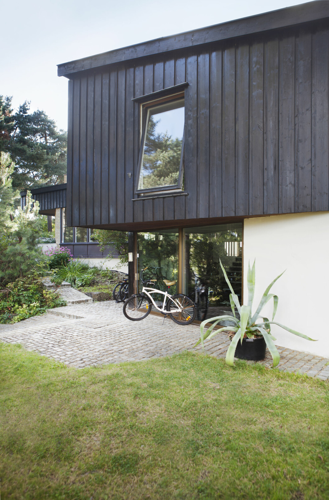 RENE LINJER: Det klassiske huset fra 60-tallet skiller seg ut i nabolaget. Foto: Yvonne Wilhelmsen RENE LINJER: Det klassiske huset fra 60-tallet skiller seg ut i nabolaget. Foto: Yvonne Wilhelmsen