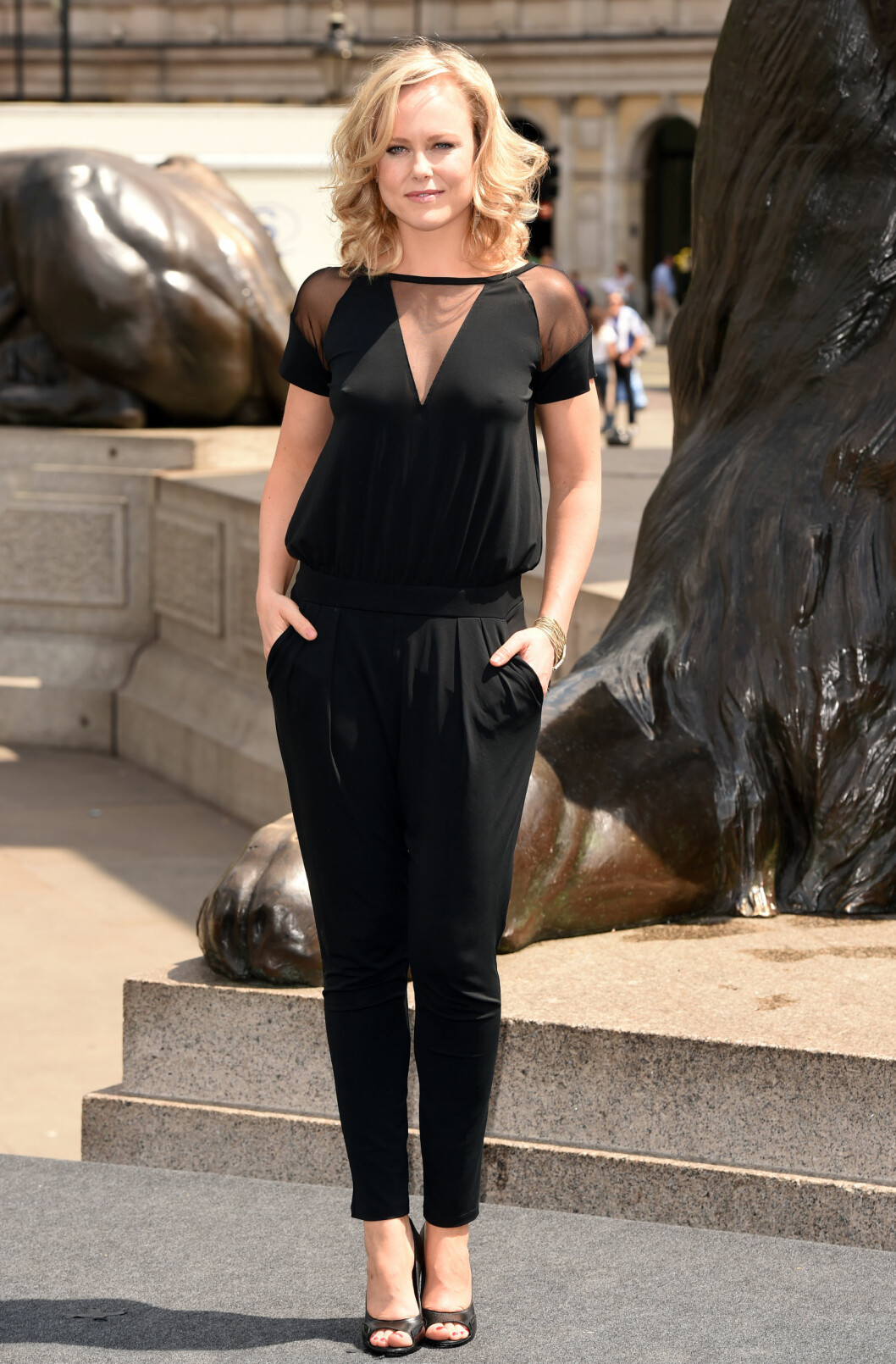 I LONDON: Da Herclues-teamet skulle promotere den kommende filmen, hadde Berdal valgt en en sort, sexy jumpsuit. Det enkle designet ble interessant og hakket frekkere med de transparente partiene. Foto: All Over Press I LONDON: Da Herclues-teamet skulle promotere den kommende filmen, hadde Berdal valgt en en sort, sexy jumpsuit. Det enkle designet ble interessant og hakket frekkere med de transparente partiene. Foto: All Over Press