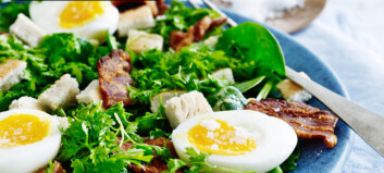 Spinatsalat med egg og bacon Spinatsalat med egg og bacon