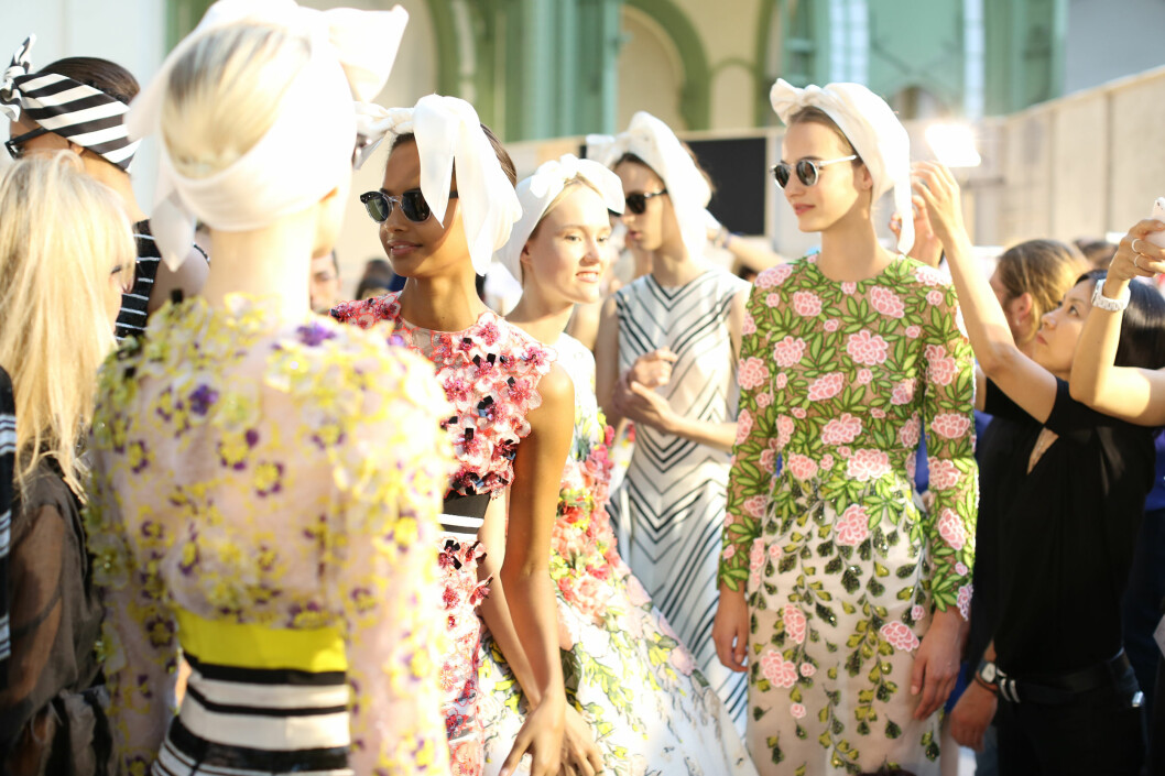 Models backstage at Giambattista Valli's fall 2014 haute couture show.
Pictured: Models
Ref: SPL798337 070714
Picture by: Splash News
Splash News and Pictures
Los Angeles: 310-821-2666
New York: 212-619-2666
London: 870-934-2666
photodesk@splashnews.com
Foto: Splash News/ All Over Press Models backstage at Giambattista Valli's fall 2014 haute couture show.
Pictured: Models
Ref: SPL798337 070714
Picture by: Splash News
Splash News and Pictures
Los Angeles: 310-821-2666
New York: 212-619-2666
London: 870-934-2666
photodesk@splashnews.com
Foto: Splash News/ All Over Press