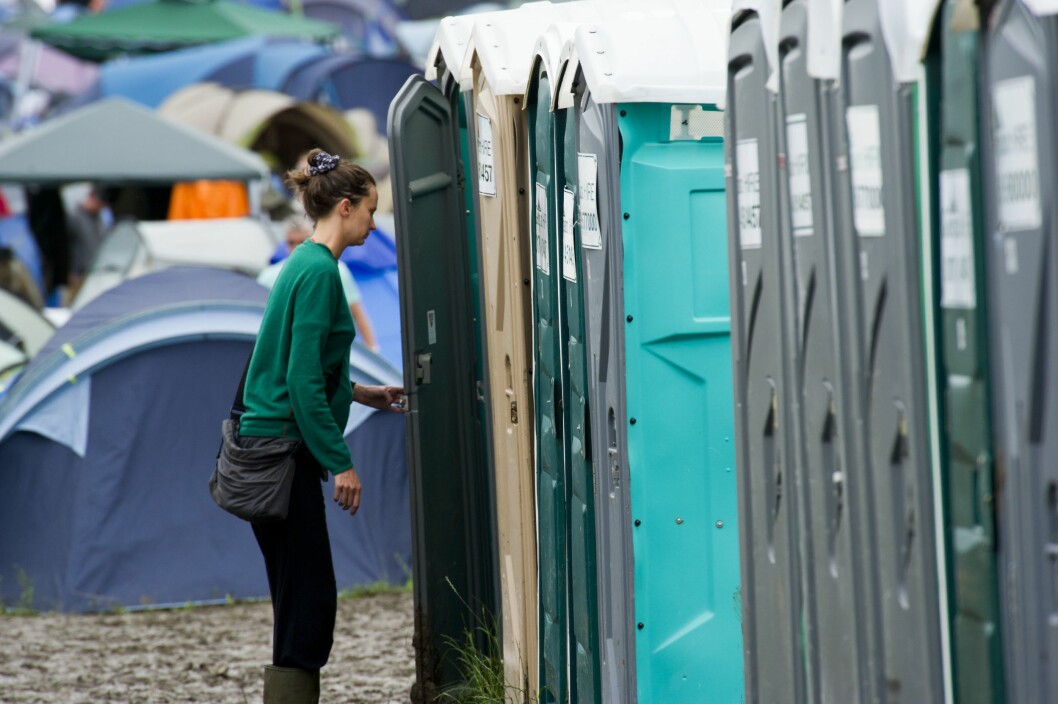 DOPAPIR OG VÅTSERVIETTER: Er veldig praktisk å ha med seg i veska dersom festivaldoen går tom for såpe eller toalettpapir. Foto: REX/Photofusion/All Over Press DOPAPIR OG VÅTSERVIETTER: Er veldig praktisk å ha med seg i veska dersom festivaldoen går tom for såpe eller toalettpapir. Foto: REX/Photofusion/All Over Press