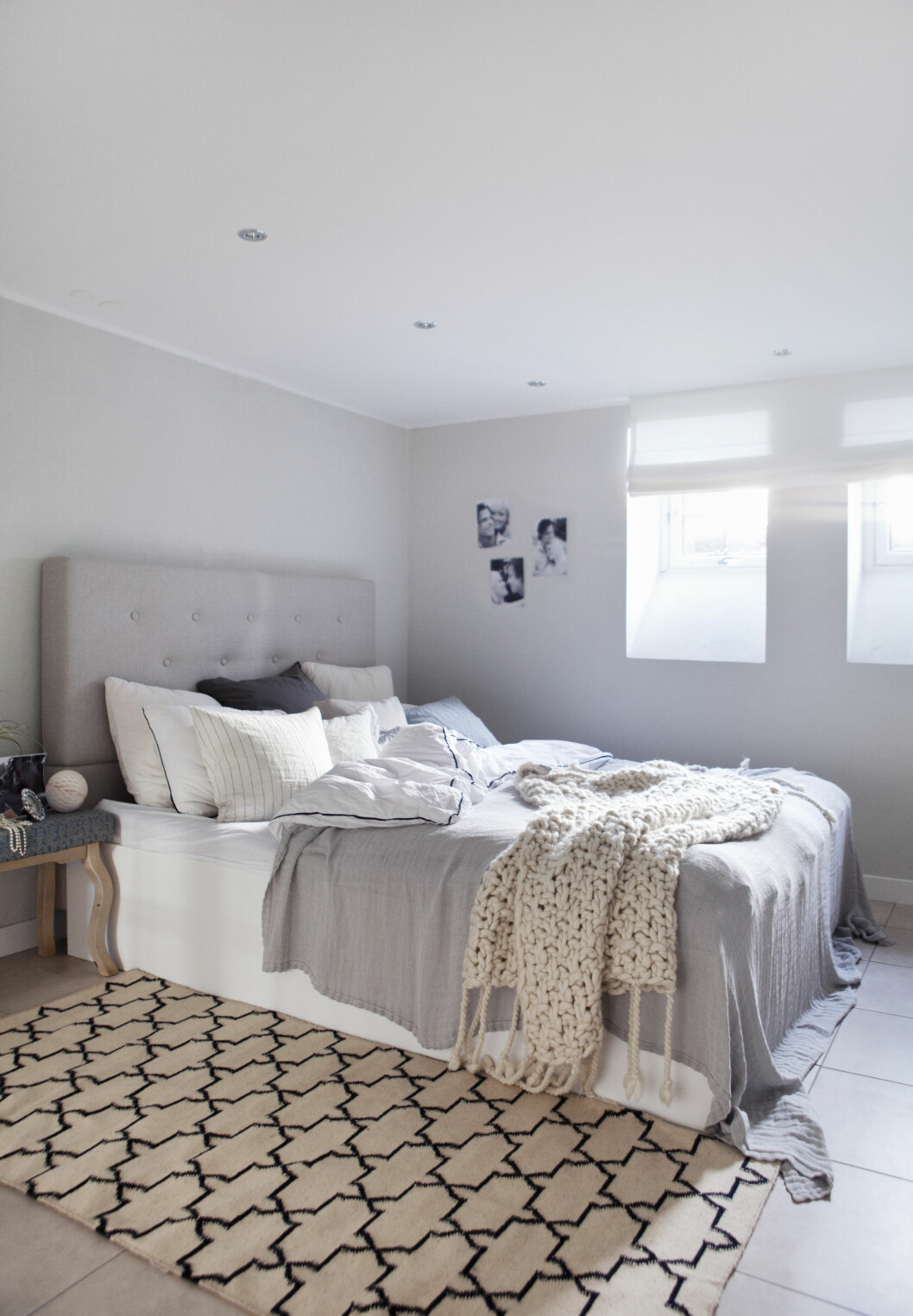 SELVLAGD ER VELLAGD: - Det verste som finnes er å sove trangt, så vi lagde sengen selv. Så stor vi hadde plass til. Gavlen er fra Ikea. Foto: All Over Press Norway SELVLAGD ER VELLAGD: - Det verste som finnes er å sove trangt, så vi lagde sengen selv. Så stor vi hadde plass til. Gavlen er fra Ikea. Foto: All Over Press Norway