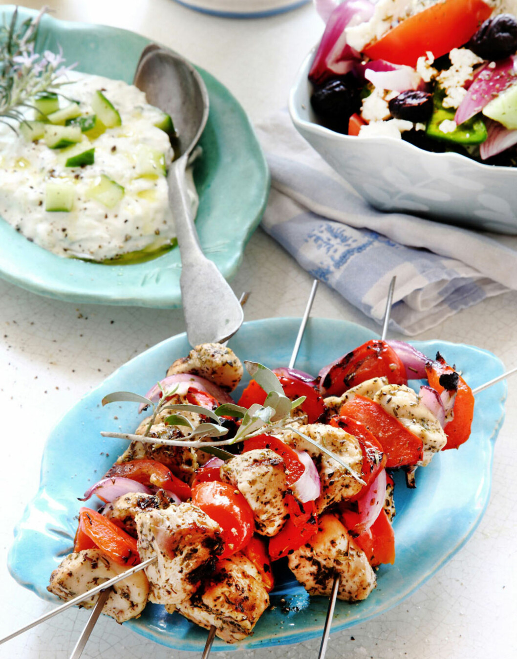 Kyllingspyd med tzatziki og gresk salat Kyllingspyd med tzatziki og gresk salat