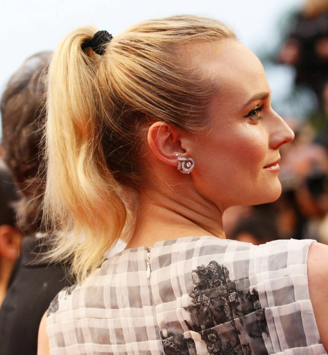 PJUSKETE: Her ser håret til Diane Kruger. veldig tynt ut. Om du vil unngå at hestehalen ser pjusk og slapp ut, bør du heller bruke tynne strikker, lage to hestehaler og surre litt hår rundt hestehalen for å gjøre den fyldigere. Foto: All Over Press PJUSKETE: Her ser håret til Diane Kruger. veldig tynt ut. Om du vil unngå at hestehalen ser pjusk og slapp ut, bør du heller bruke tynne strikker, lage to hestehaler og surre litt hår rundt hestehalen for å gjøre den fyldigere. Foto: All Over Press
