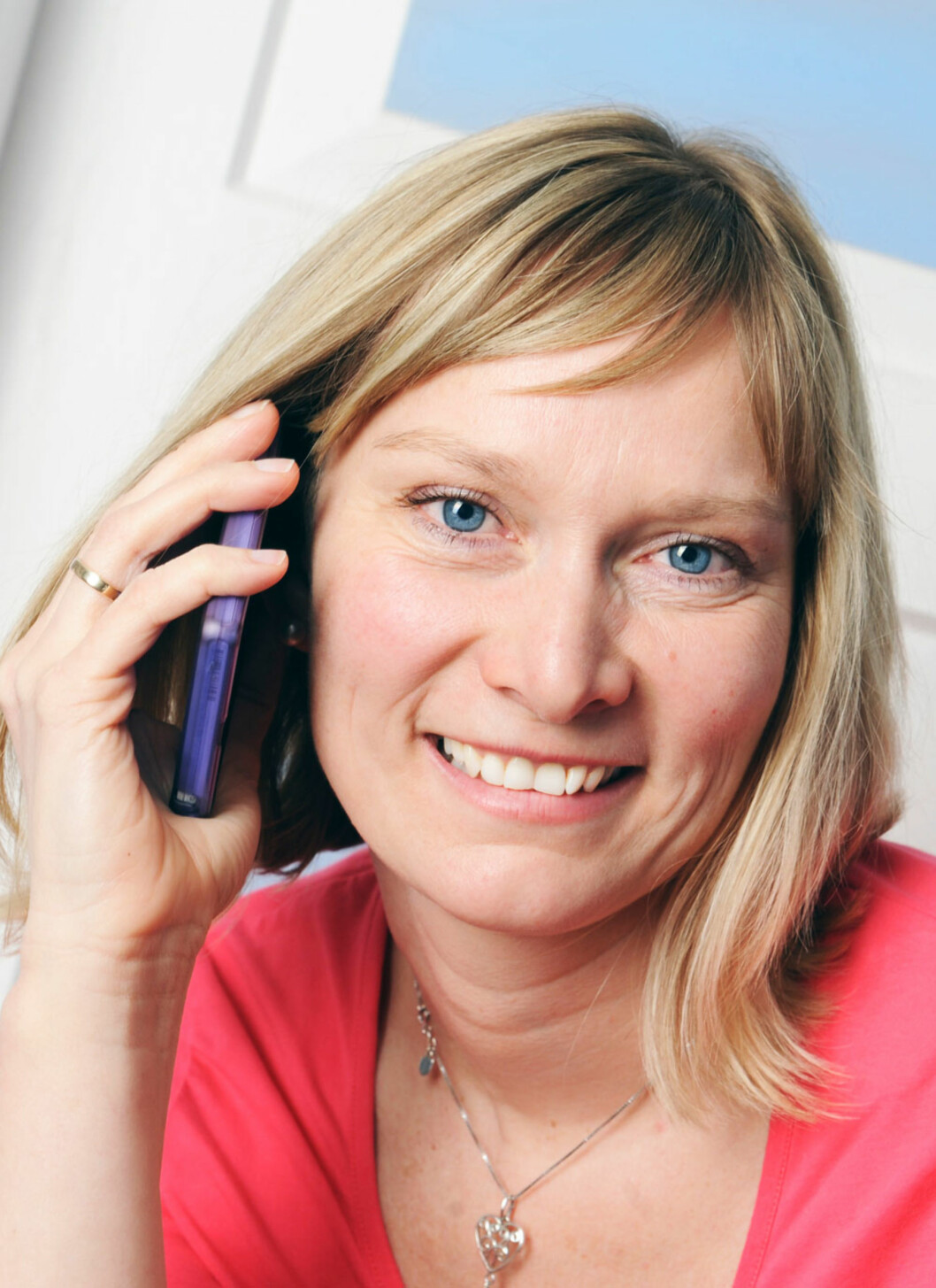 <strong>KAN RINGE:</strong> Nå kan Lina Therese snakke i telefonen. Det betyr enormt mye, særlig når man bor på bygda. <strong>KAN RINGE:</strong> Nå kan Lina Therese snakke i telefonen. Det betyr enormt mye, særlig når man bor på bygda.