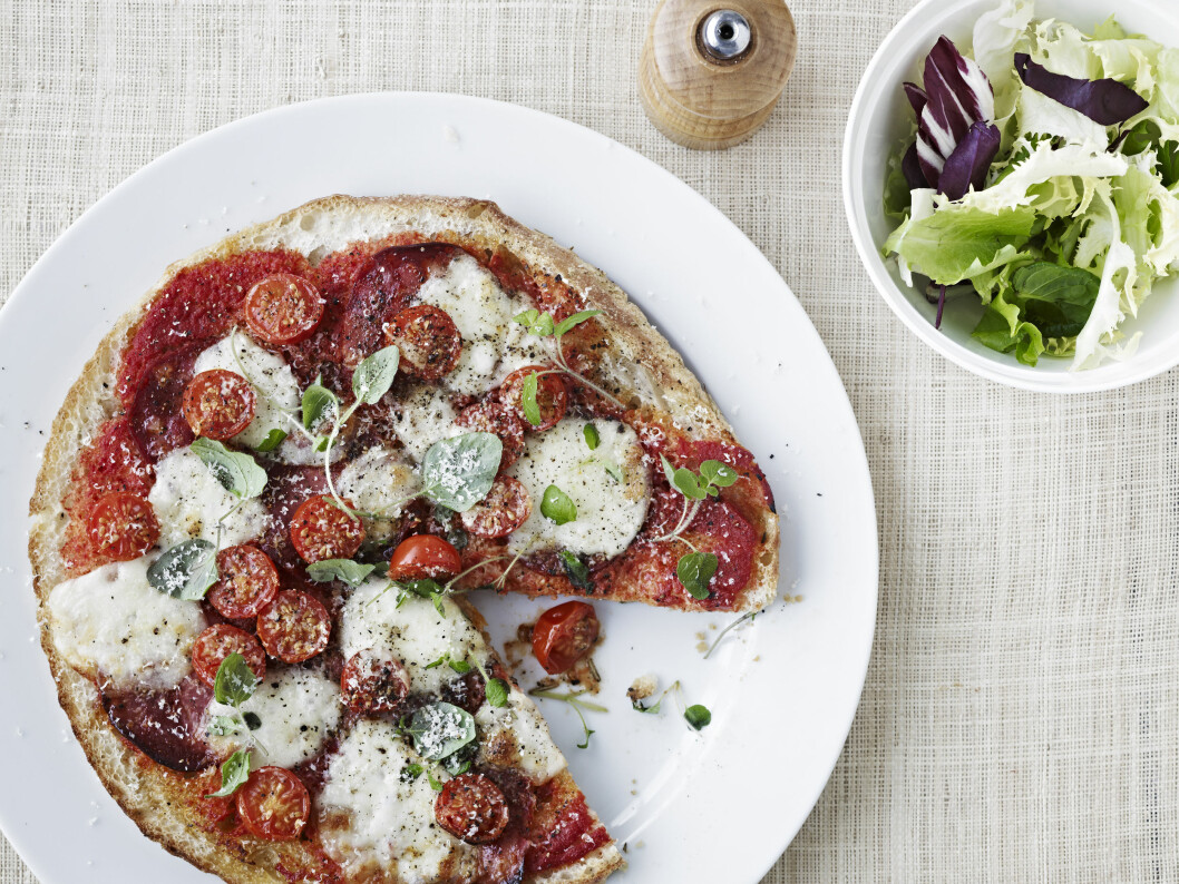 Madplan: 5 lækre til ugen. - Foccaciapizza med spicy pølse (20 min.). - *** Local Caption *** matplan Foto: All Over Press Madplan: 5 lækre til ugen. - Foccaciapizza med spicy pølse (20 min.). - *** Local Caption *** matplan Foto: All Over Press