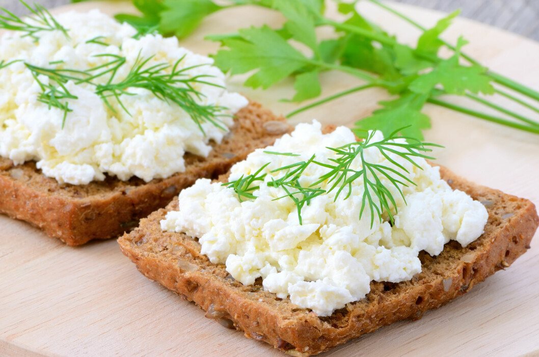 <strong>PÅ BRØDSKIVA:</strong> Cottage egner seg til en rekke forskjellige retter. Prøv osten på brødskiva til frokost, i lasagnen, i supper eller i baksten. Foto: Tatiana Volgutova - Fotolia <strong>PÅ BRØDSKIVA:</strong> Cottage egner seg til en rekke forskjellige retter. Prøv osten på brødskiva til frokost, i lasagnen, i supper eller i baksten. Foto: Tatiana Volgutova - Fotolia