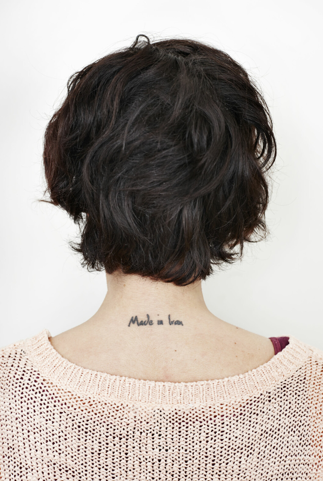 <strong>TATOVERING I NAKKEN:</strong> Lisa Tønnes tatovering levner ingen tvil om hvor hun ble født. Foto: Geir Dokken <strong>TATOVERING I NAKKEN:</strong> Lisa Tønnes tatovering levner ingen tvil om hvor hun ble født. Foto: Geir Dokken